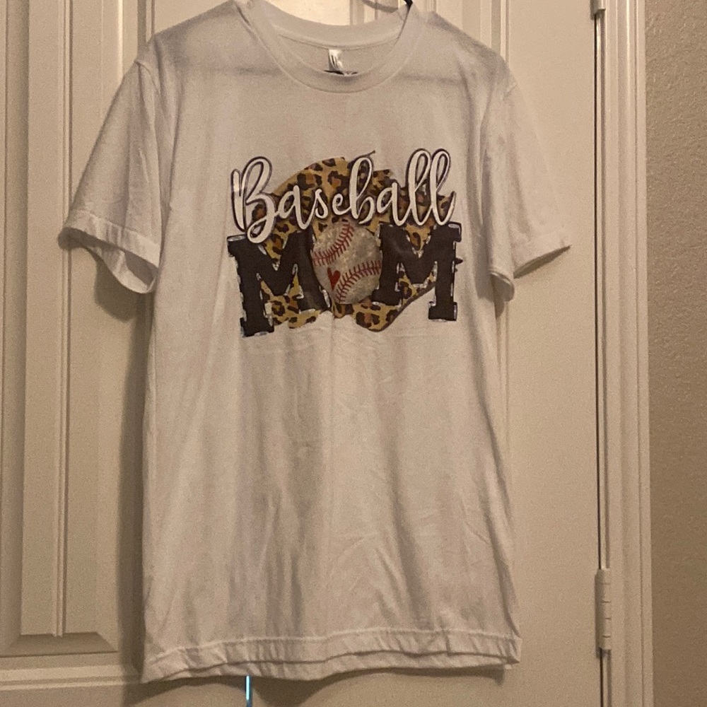 Medium white 50/50 leopard baseball mom American apparel t-shirt